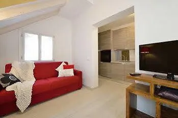 Supreme Hotel *